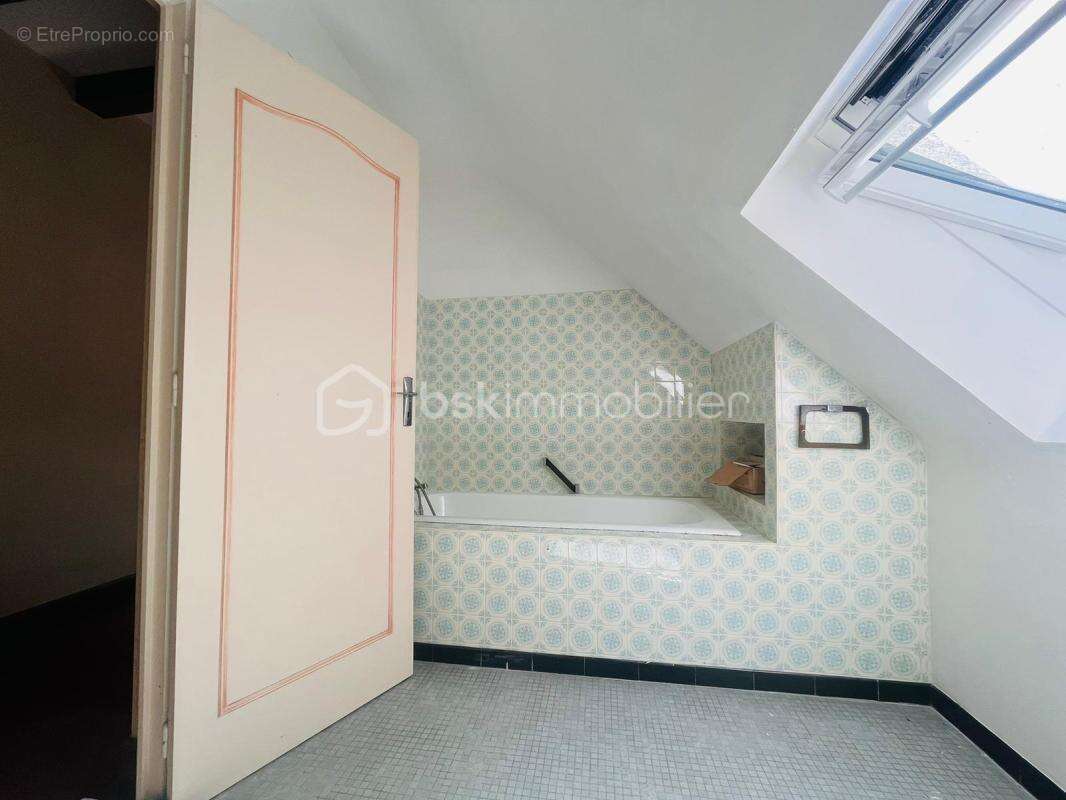 Maison de 255 m² avec grande dépendance - photo 9