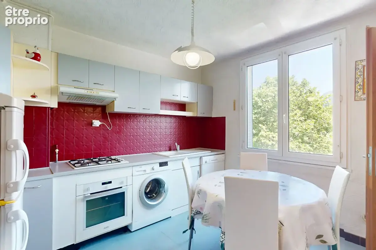 Appartement 4 pièces 70 m2 - Avant dernier étage - Grenoble / Libération - photo 3