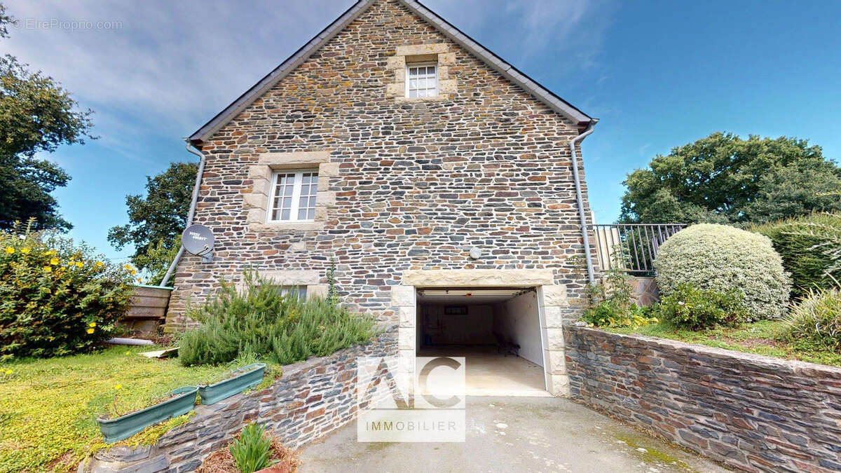 Maison à SAINTE-TREPHINE