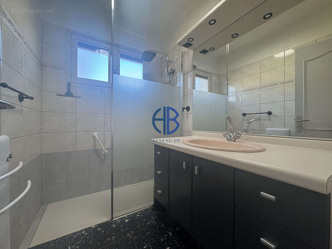 Maison à SERRIERES-DE-BRIORD