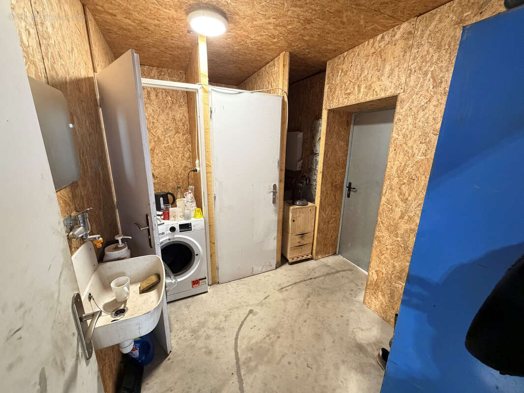 Commerce à SAINT-ETIENNE-DE-CUINES