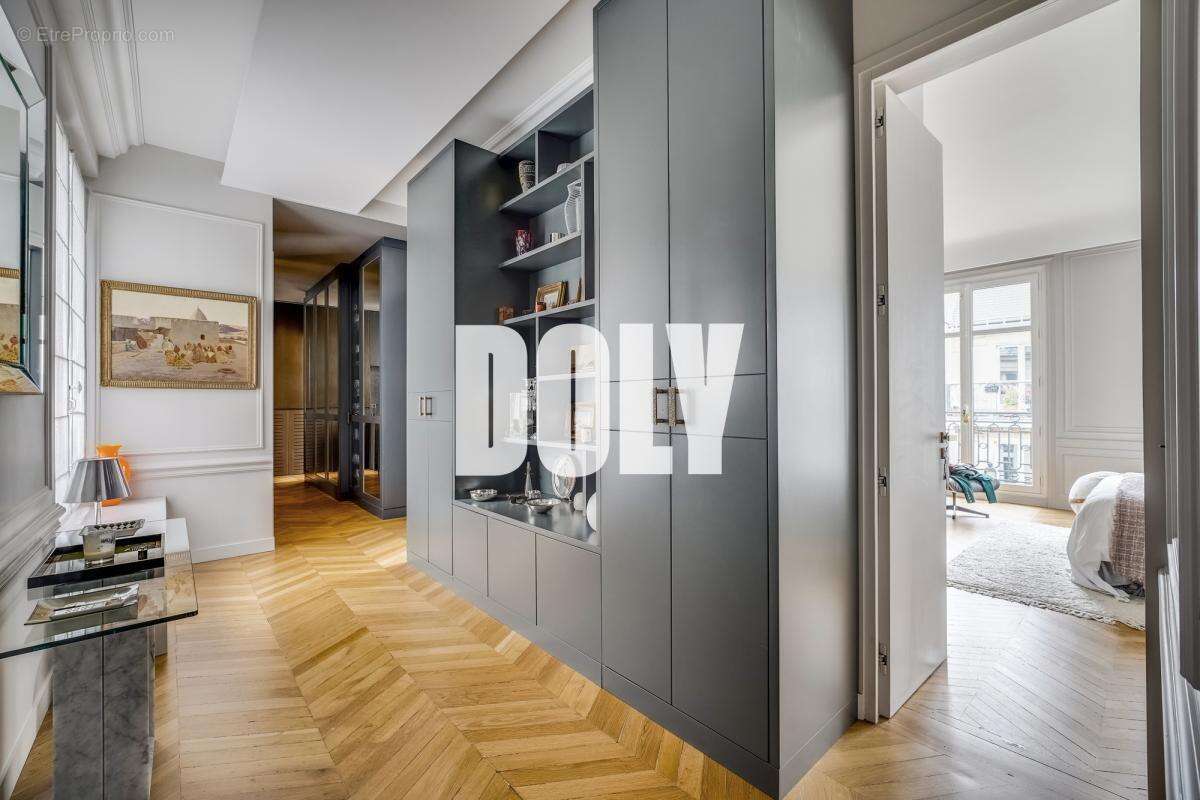 Appartement à PARIS-8E