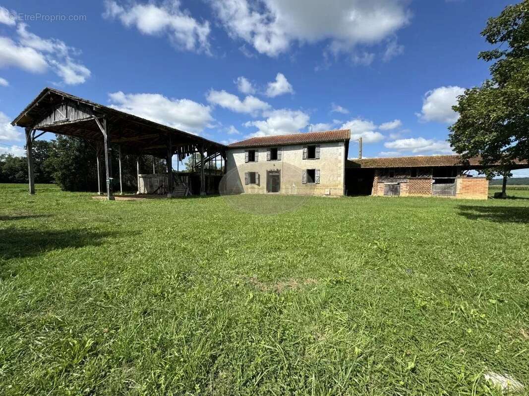 Maison à GUIZERIX