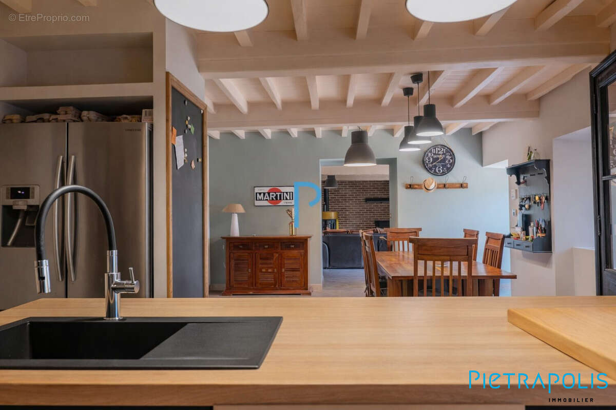 Maison 380 m² à Chambost-Longessaigne  - photo 3