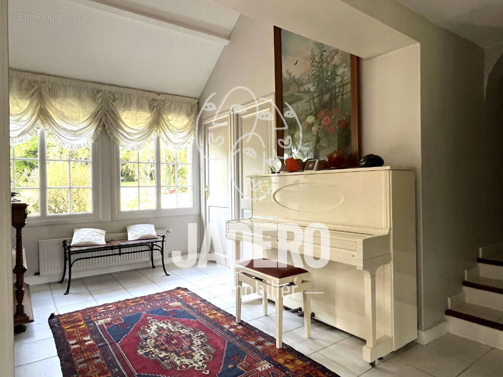 Maison à LE MESNIL-ESNARD