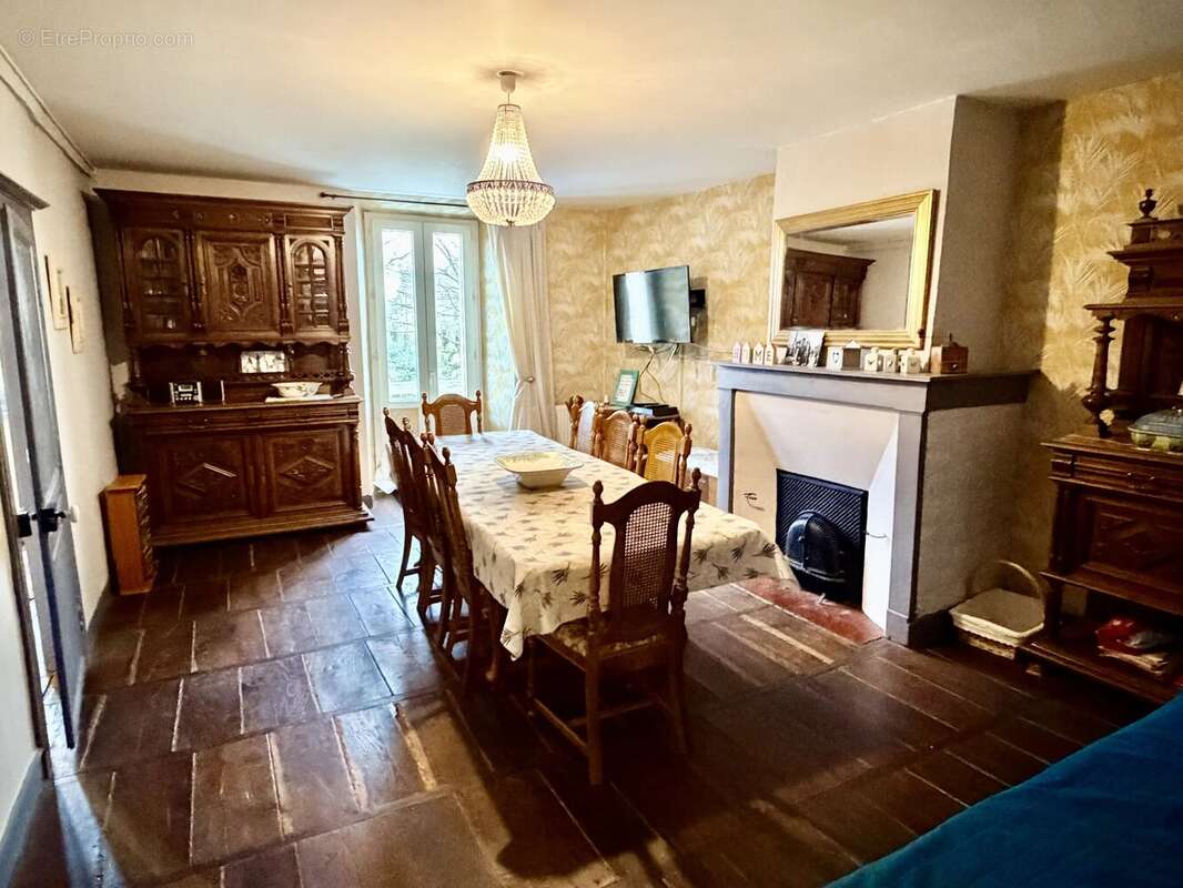 Grande maison de ville rénovée, dont l'âme authentique a été préservée. - photo 4