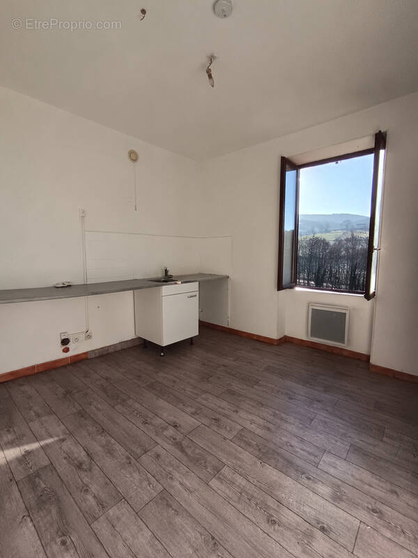 Appartement à SOURCIEUX-LES-MINES