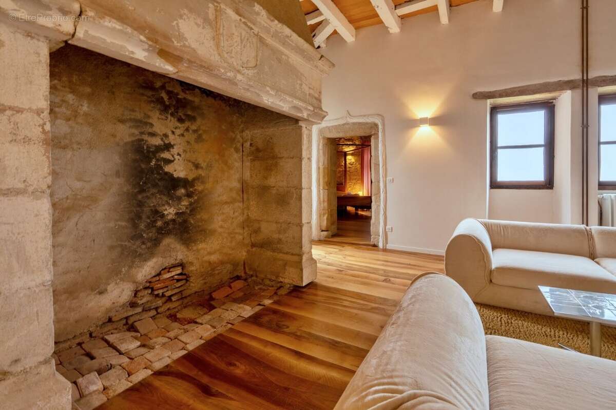 Château entierement renove - photo 2