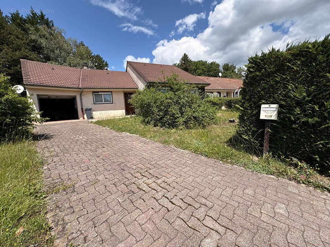 Maison à BELLEGARDE-SUR-VALSERINE