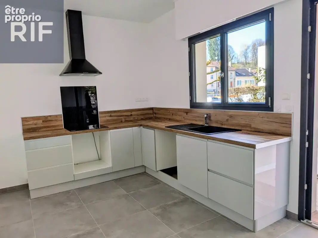 La Tour du Pin : Maison Individuelle de caractère totalement rénovée - photo 7