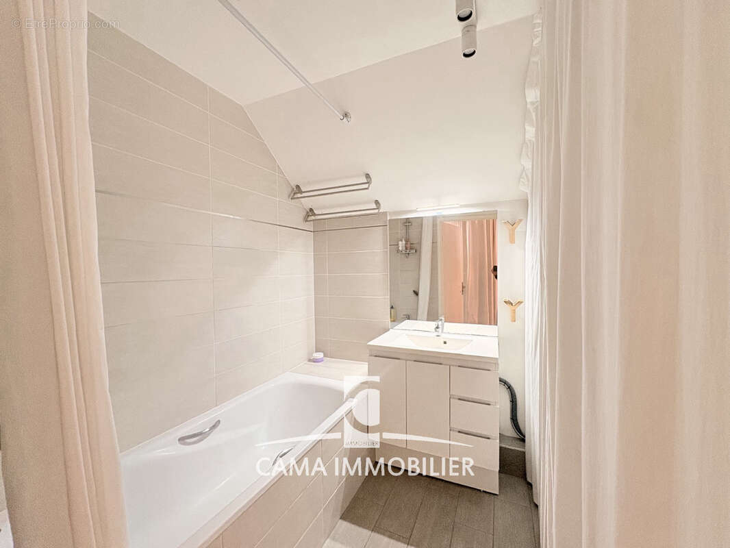 Appartement à BUC