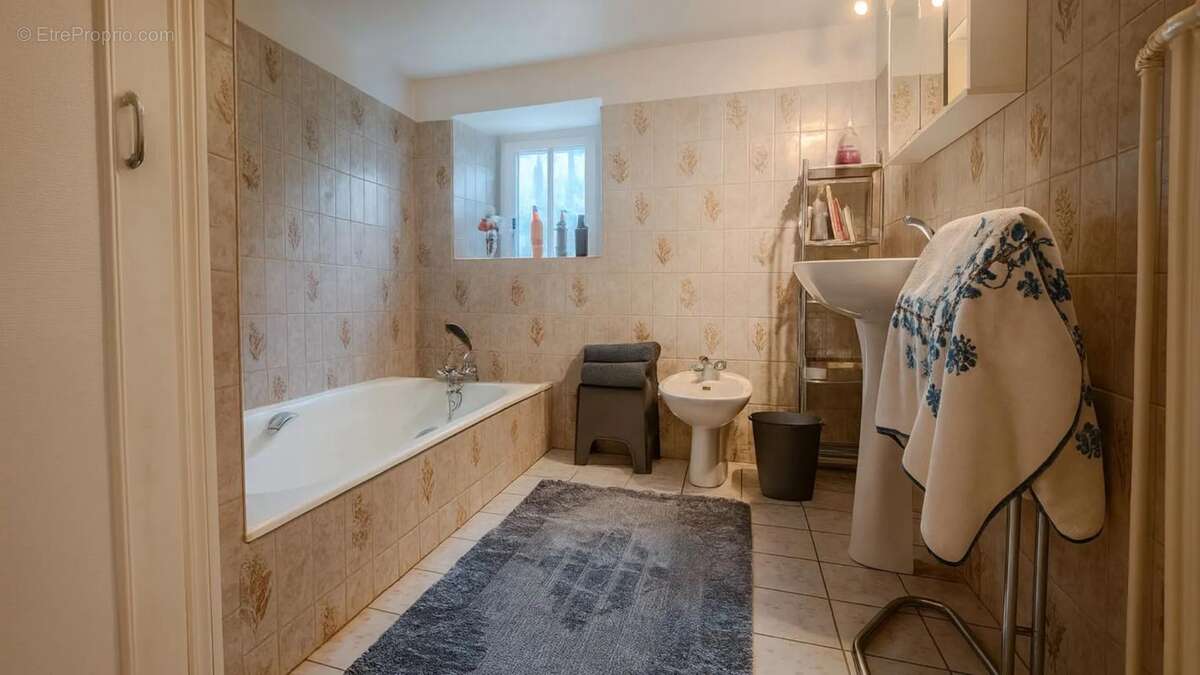 Maison à LUCENAY-L&#039;EVEQUE