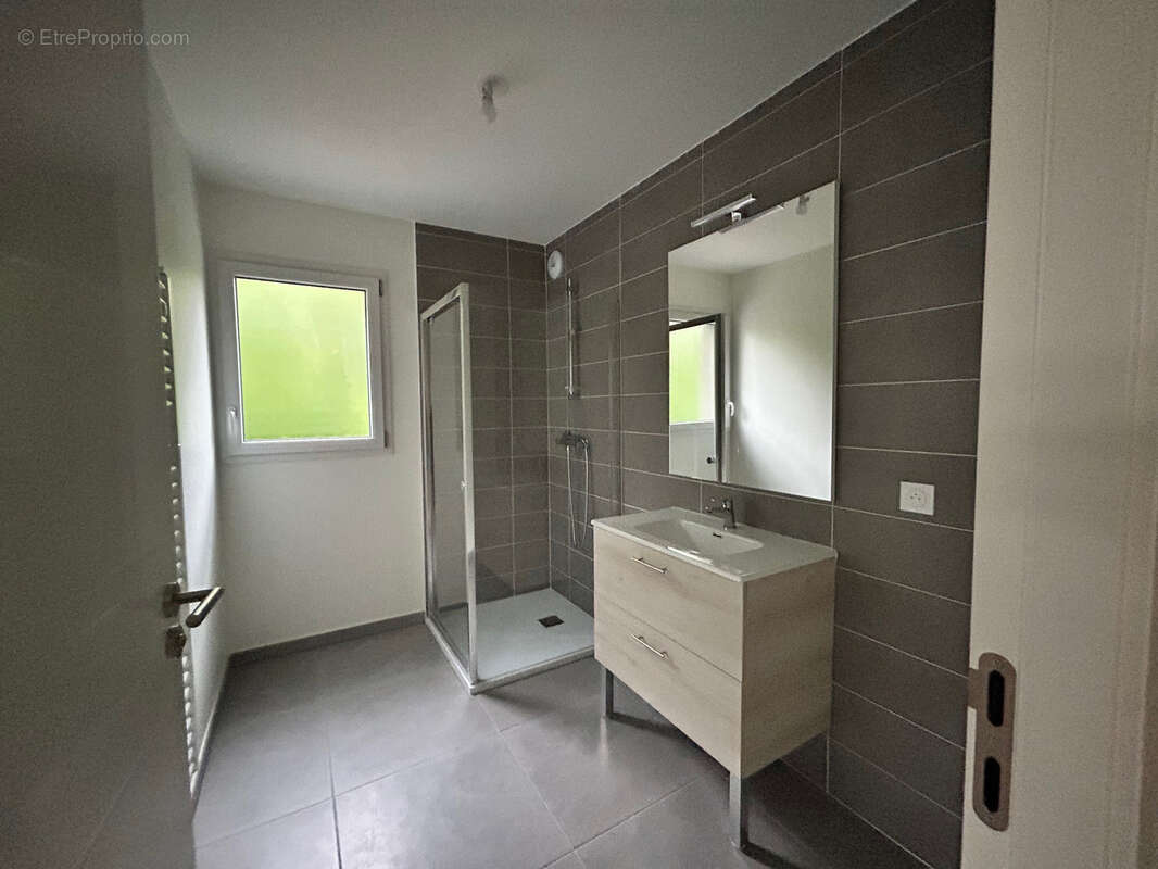 Appartement à VIVIERS-DU-LAC