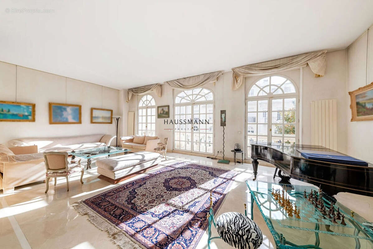 Appartement à NEUILLY-SUR-SEINE