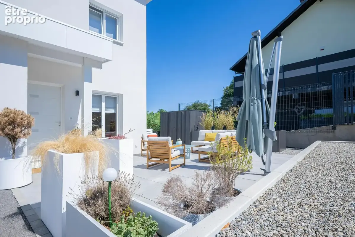 Altkirch sur les hauteurs Maison moderne de 2015 de 150 m2 6 pièces 4 chambres sur 4.15 ares clos et arborés - photo 2