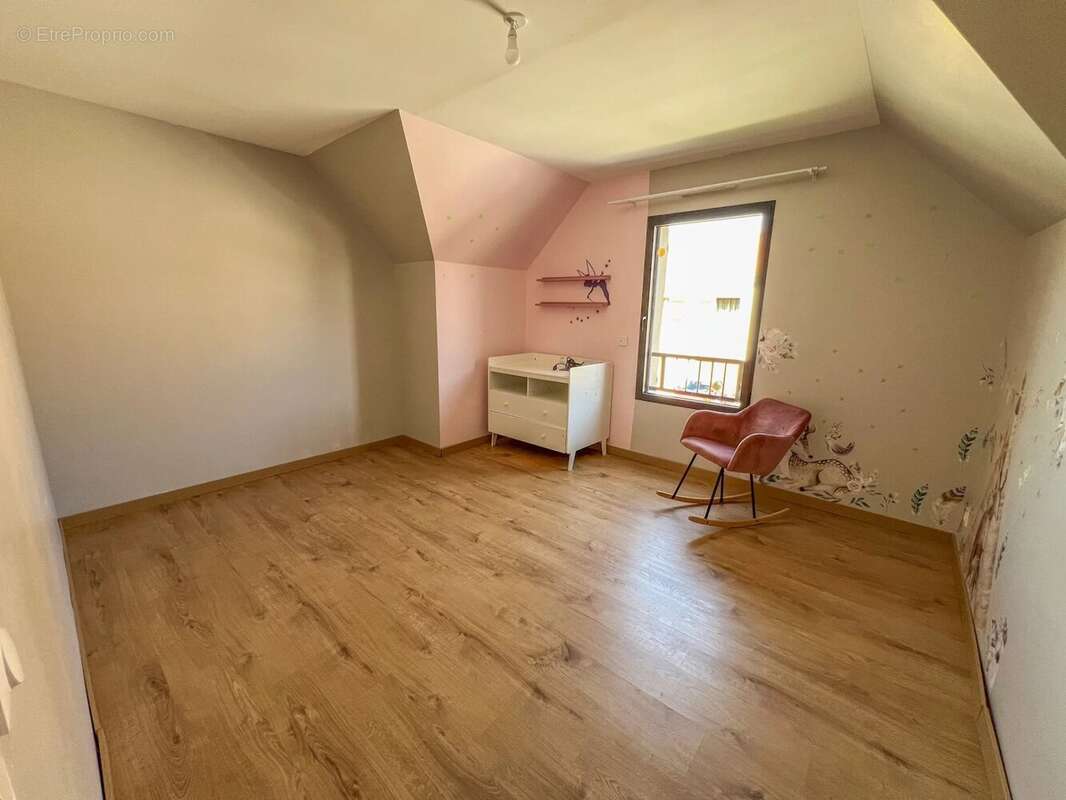 Maison à LE MESNIL-SAINT-DENIS