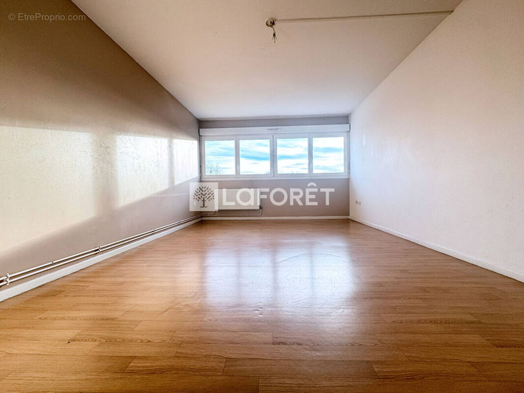 Appartement à SIN-LE-NOBLE
