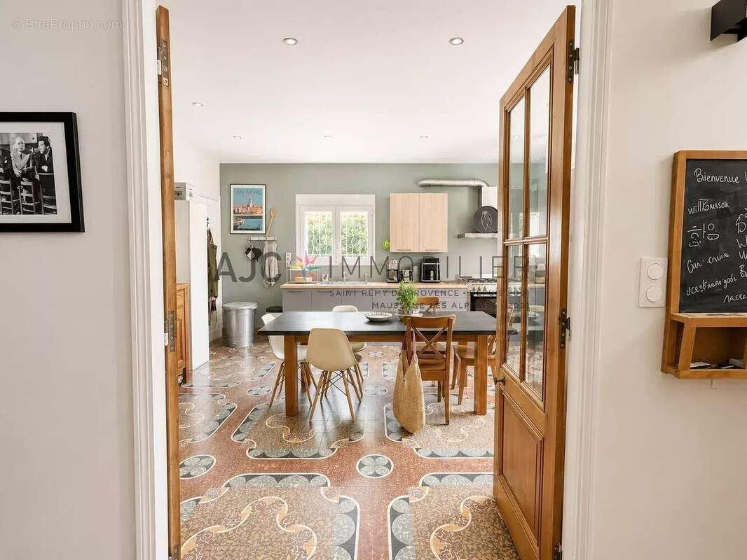 Mas provençal de 230 m² sur plus de 5 600 m² de terrain - photo 5