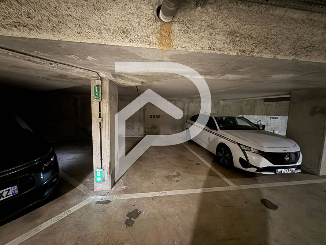 Parking à ELANCOURT