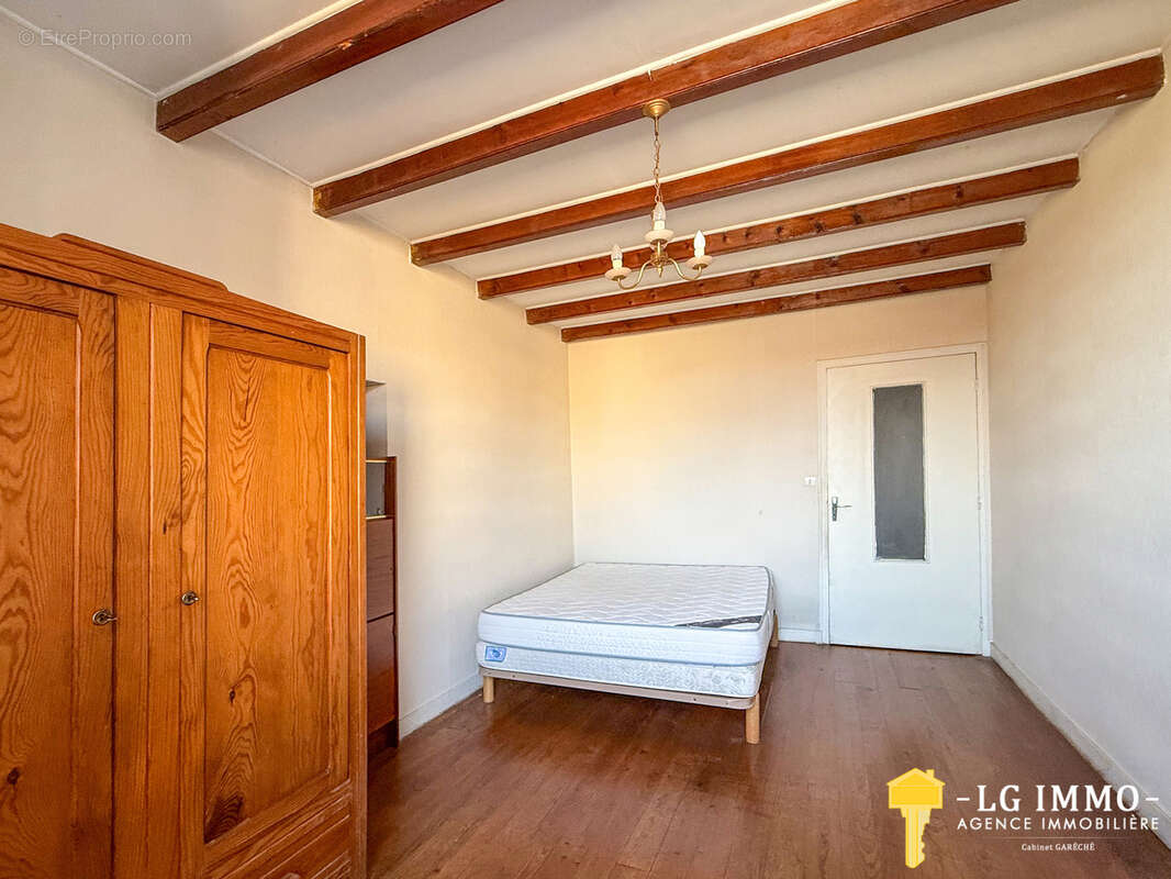 Maison charentaise à fort potentiel   106 m2 habitables & 600 m2 de dépendances - photo 9