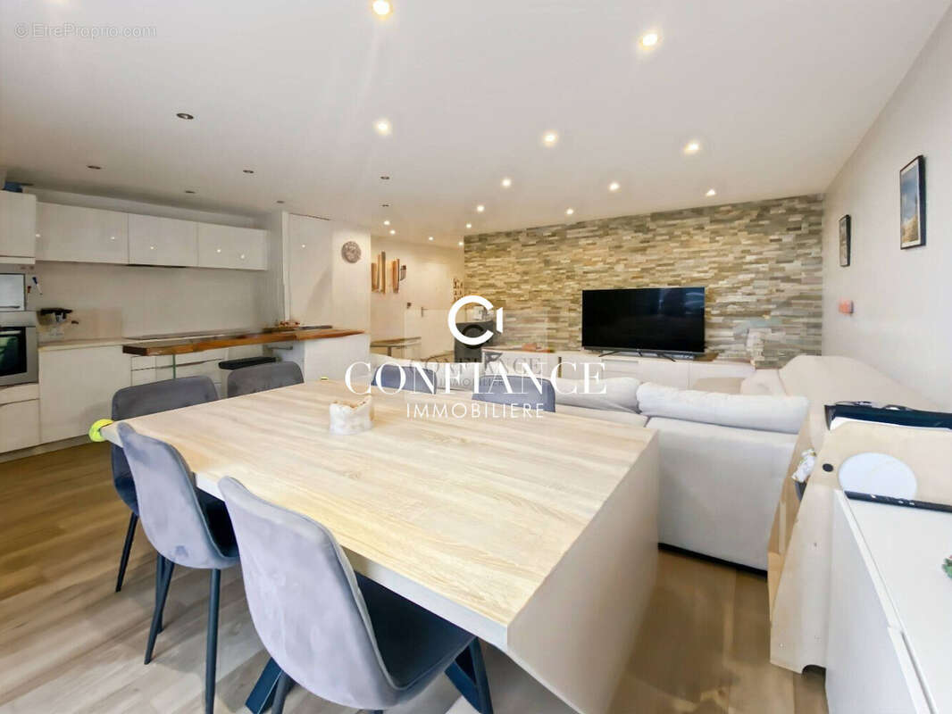 Appartement à EZE