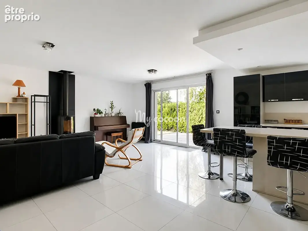 Maison - T8 -156 m² - photo 4