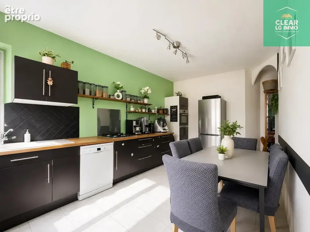 Maison avec jardin et 3 stationnements à vendre - photo 6