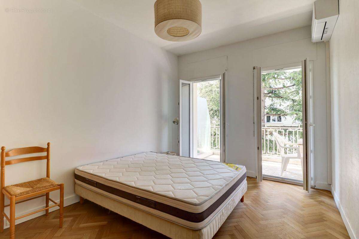 Cimiez – Grand 2 pièces avec terrasse exposée sud au calme ! - photo 8