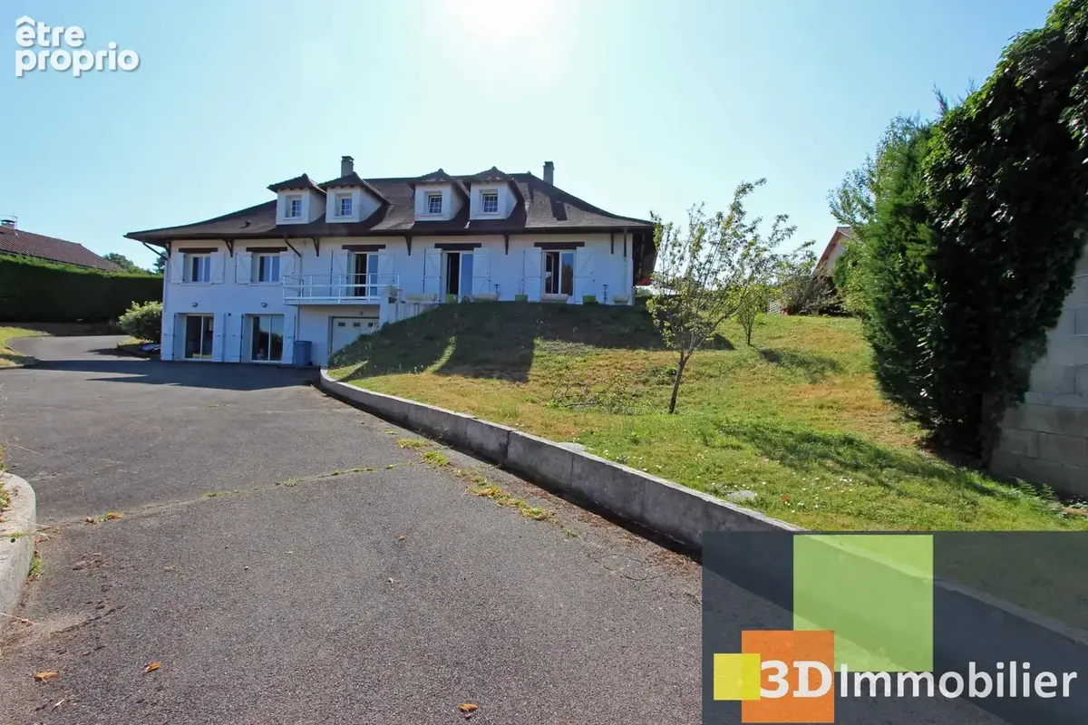 Maison 331 m² à Saint-Amour  - photo 2