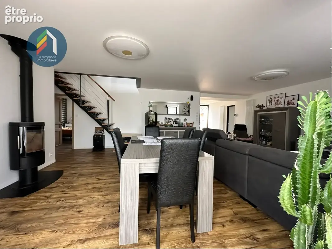 Photo Maison à Saint-Martin-Des-Tilleuls au prix de 346 500€