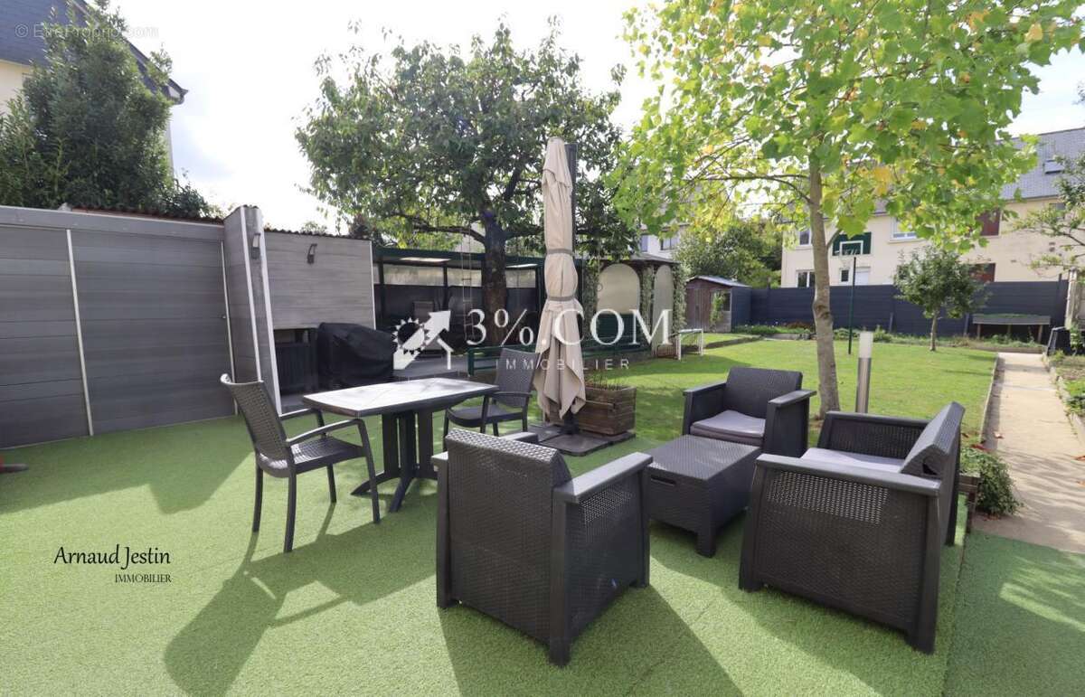 Maison à SAINT-JACQUES-DE-LA-LANDE