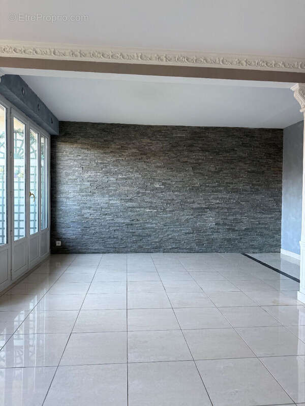 Appartement à CHILLY-MAZARIN