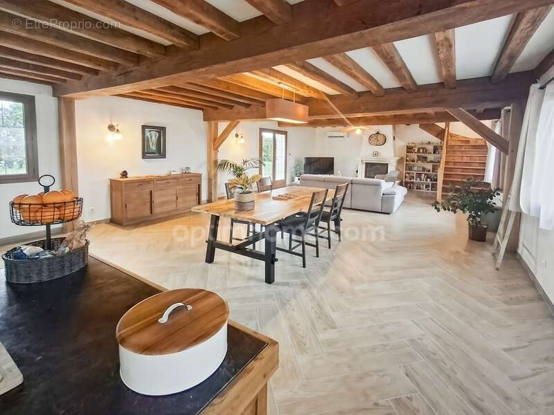 Maison à TREMBLAY-LES-VILLAGES