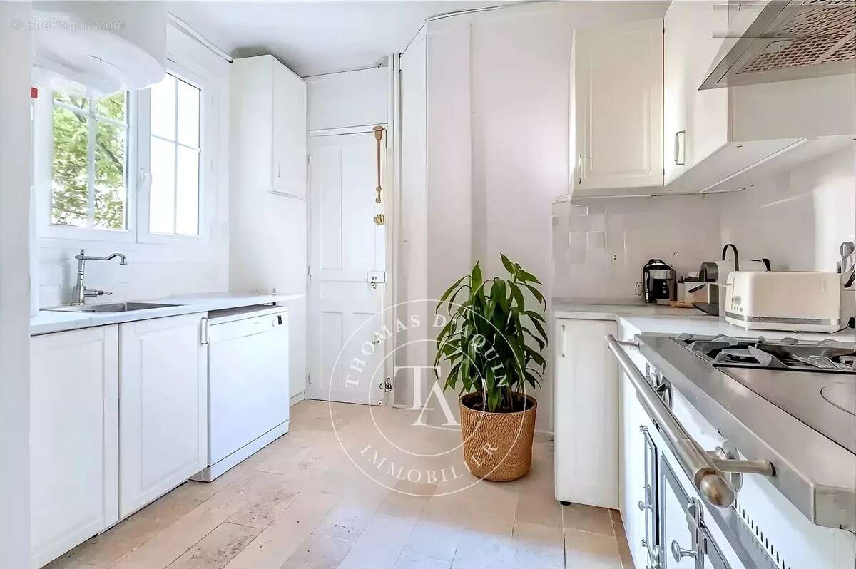 Appartement à PARIS-14E