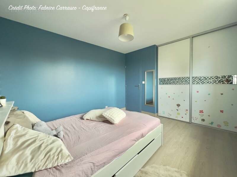 MARINGUES 63: Maison familiale de 144 m² avec piscine, 6 chambres, garage, jardin et pergola bioclimatique, panneaux photovoltaï - photo 58
