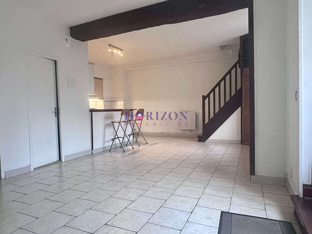 Appartement à LA CHAPELLE-EN-SERVAL