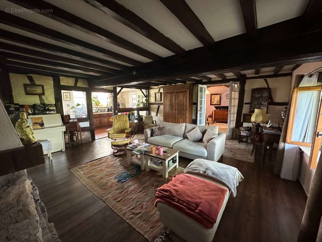 Maison à L'ABERGEMENT-SAINTE-COLOMBE