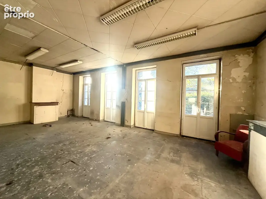 Plateau/appartement T5 à rénover - photo 2