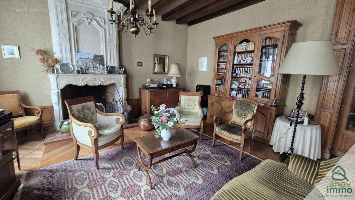 Maison à VILLEBOIS-LAVALETTE