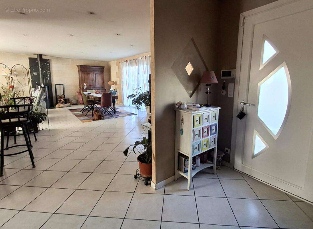 Maison à SAINT-CHRISTOLY-DE-BLAYE