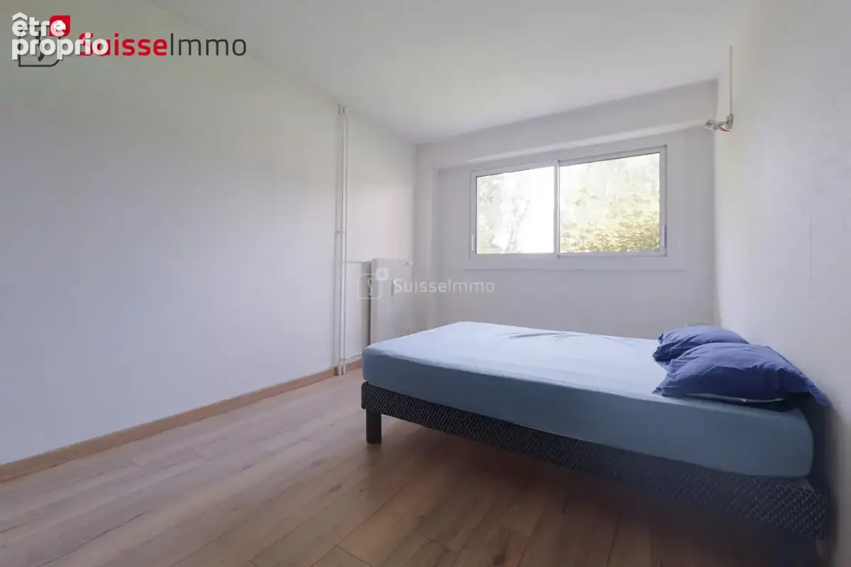 Au coeur d'un parc de 5 hectares, appartement 4 pièces en RDC - photo 8