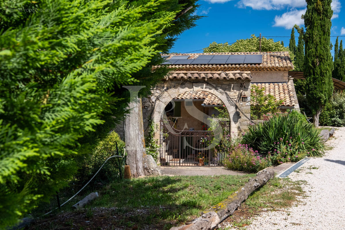 Maison à MONTBRUN-LES-BAINS