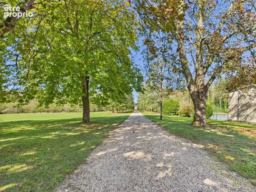 Entre Élégance et Nature : Domaine de Caractère avec Gîtes et Vue Dominante - photo 21