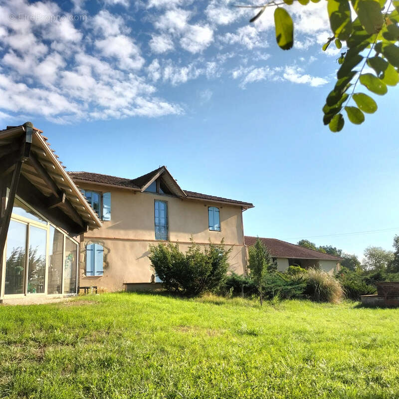 maison de maitre avec piscine intérieur et dependances aménagéables - photo 23