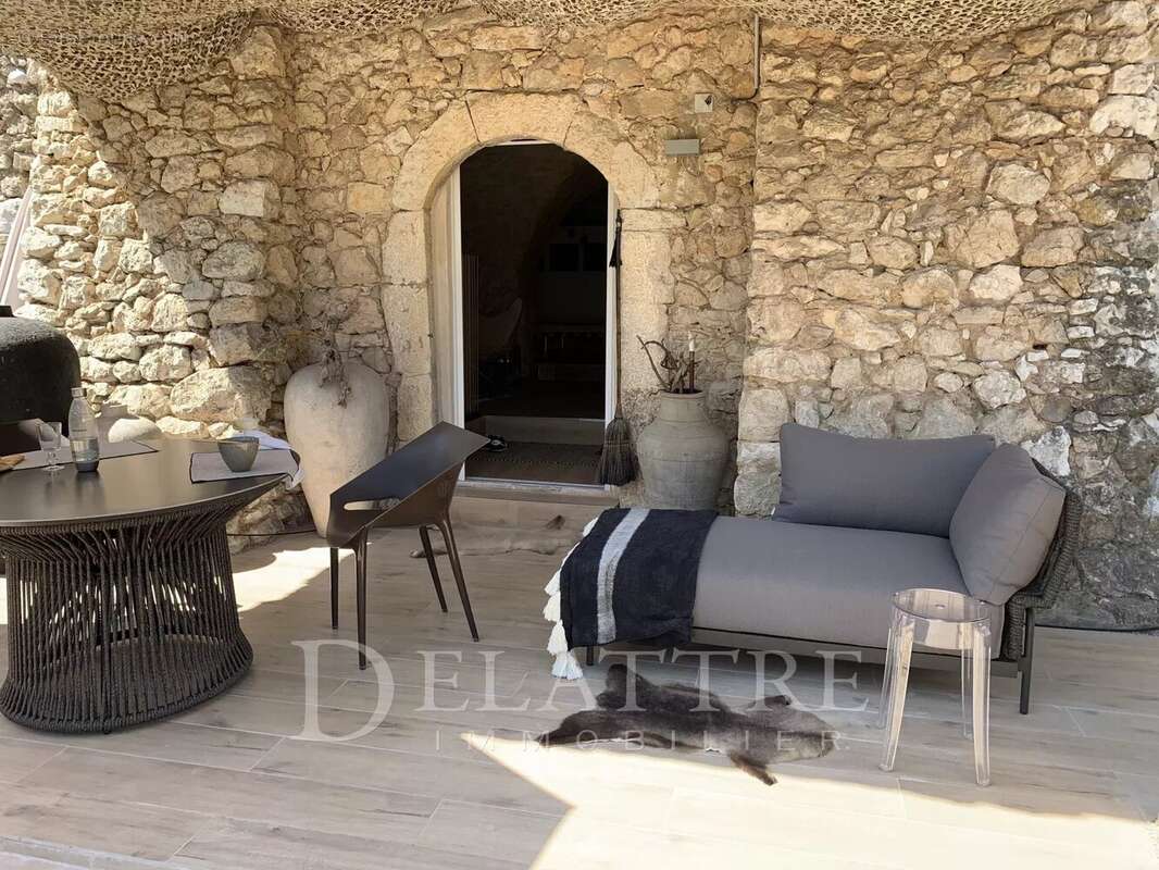 Appartement à ROQUEFORT-LES-PINS