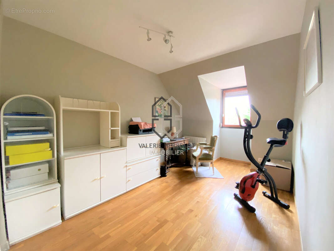 Maison à CHENNEVIERES-SUR-MARNE