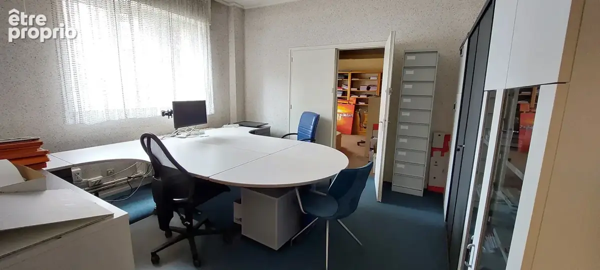 Immeuble a usage professionnel de 275 m2 - photo 2