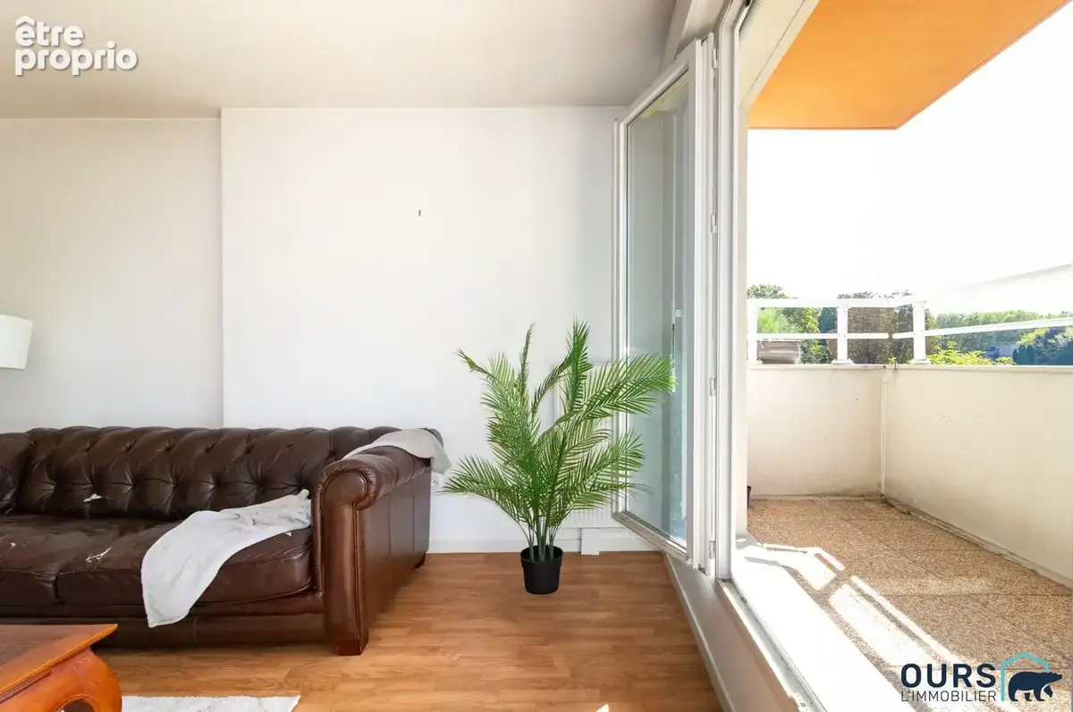 Appartement 2 pièces 52 m² à vendre à Saint-Denis (93200) - photo 2