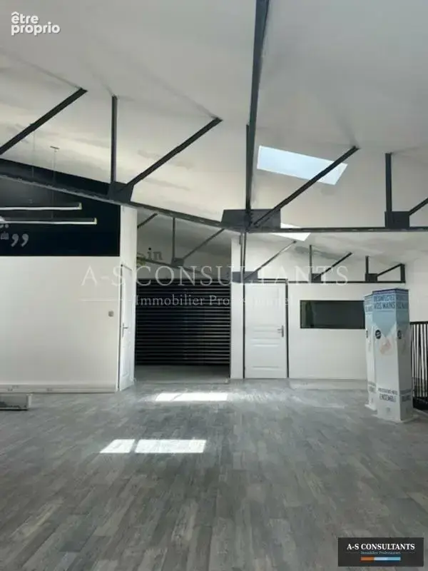 Entrepot avec bureaux à vendre - photo 6