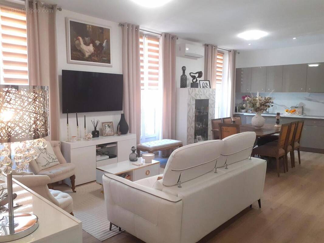   - Appartement à DRAGUIGNAN